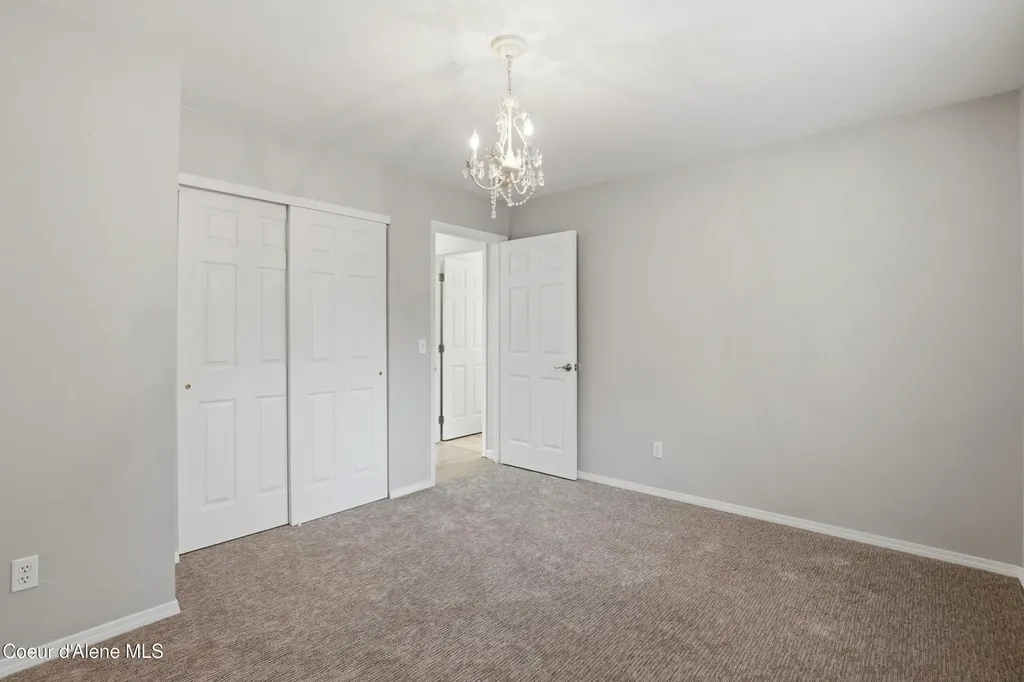 699 E Cloverleaf Drive Hayden ID 83835