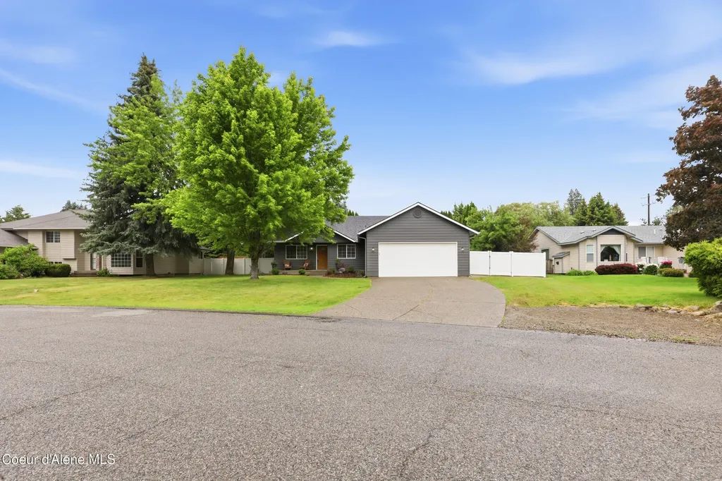 699 E Cloverleaf Drive Hayden ID 83835