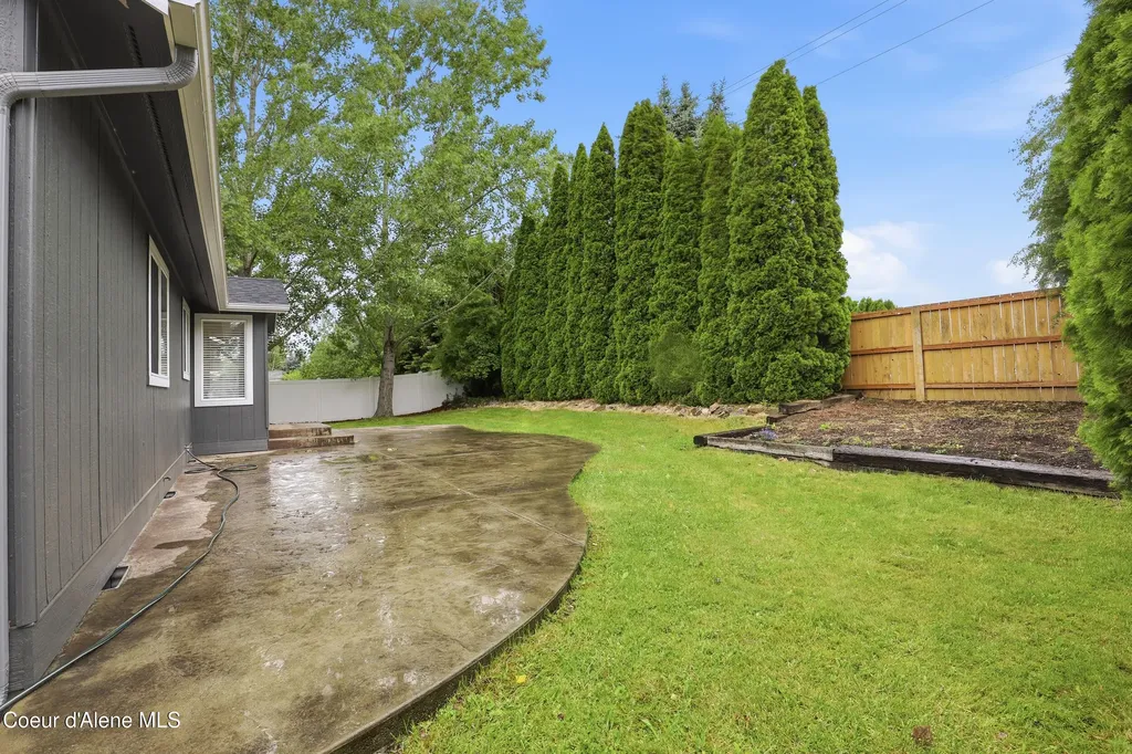 699 E Cloverleaf Drive Hayden ID 83835