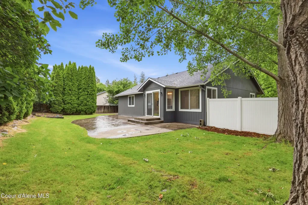 699 E Cloverleaf Drive Hayden ID 83835