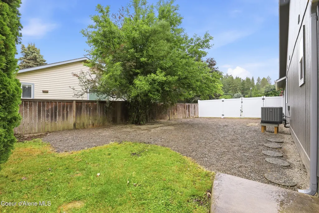 699 E Cloverleaf Drive Hayden ID 83835