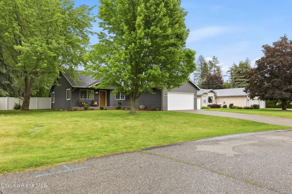 699 E Cloverleaf Drive Hayden ID 83835