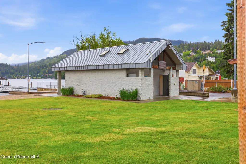 699 E Cloverleaf Drive Hayden ID 83835