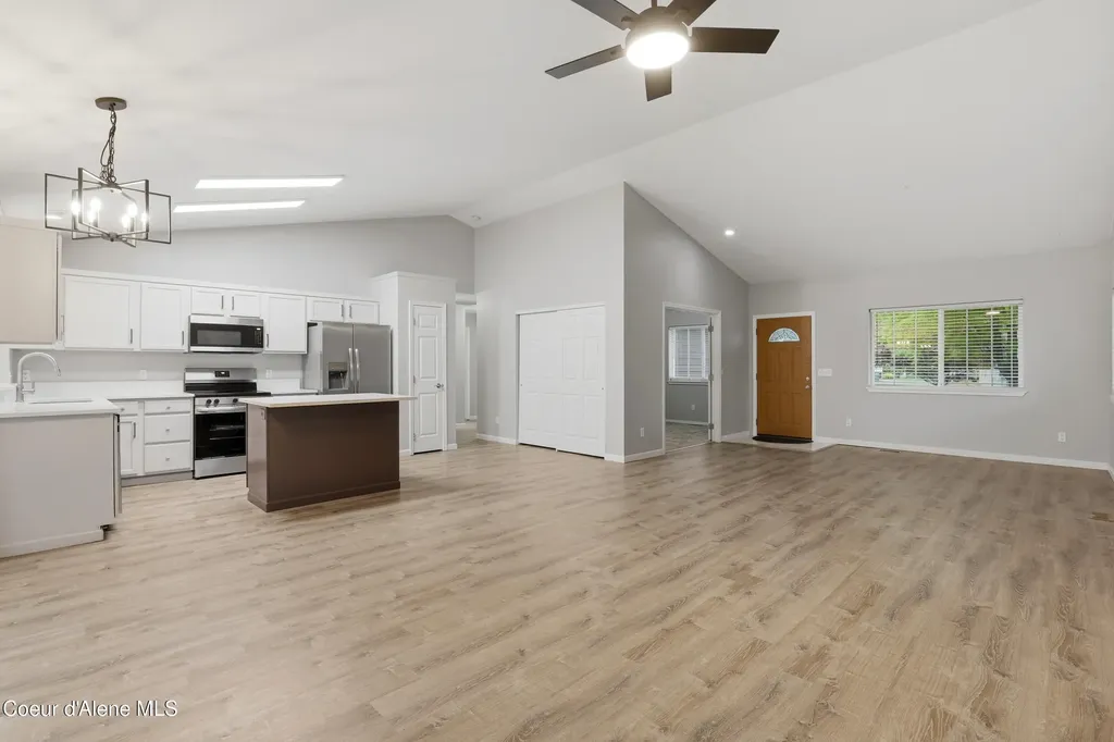 699 E Cloverleaf Drive Hayden ID 83835