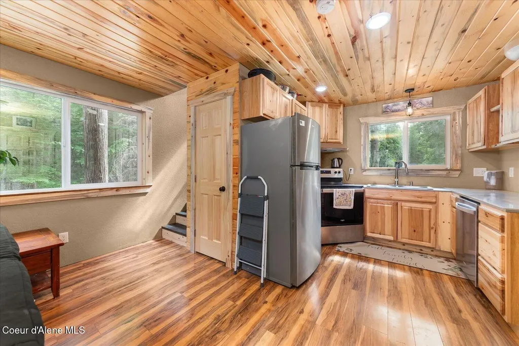 508 Cedar Grove Sandpoint ID 83864