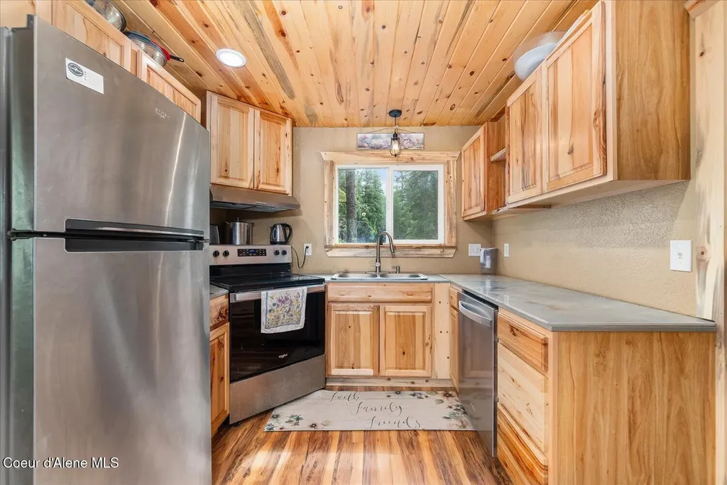 508 Cedar Grove Sandpoint ID 83864