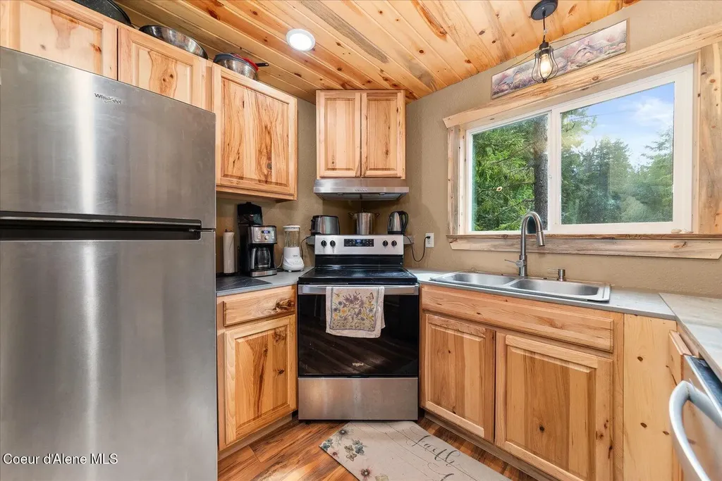 508 Cedar Grove Sandpoint ID 83864