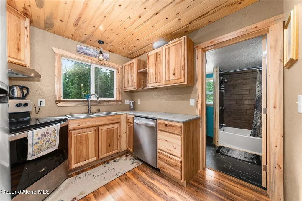 508 Cedar Grove Sandpoint ID 83864
