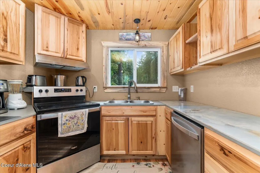 508 Cedar Grove Sandpoint ID 83864
