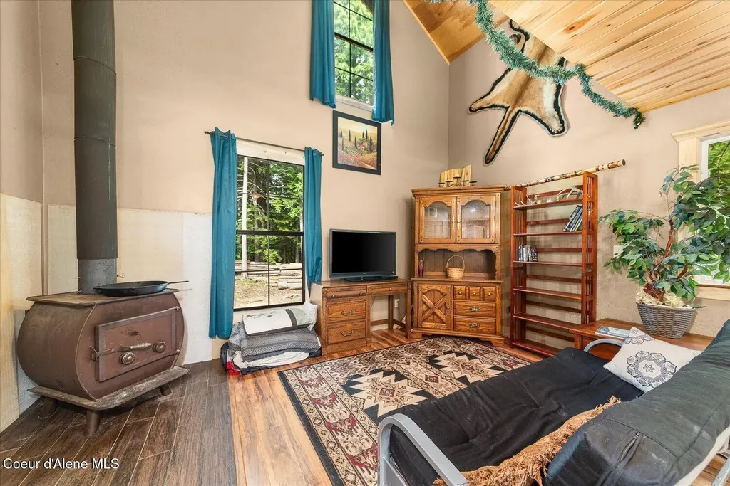 508 Cedar Grove Sandpoint ID 83864