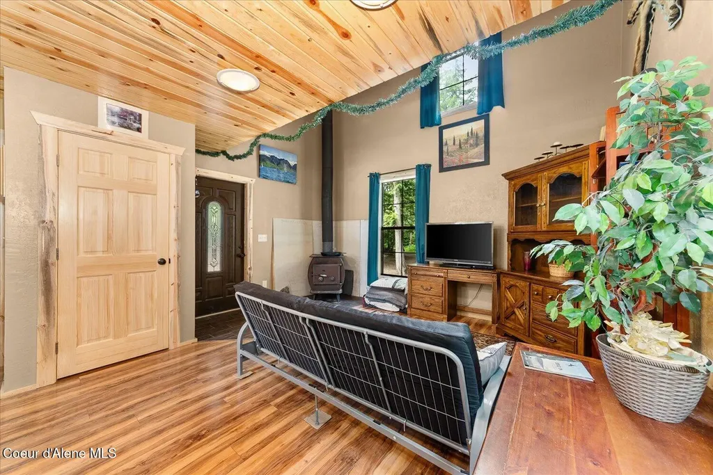 508 Cedar Grove Sandpoint ID 83864