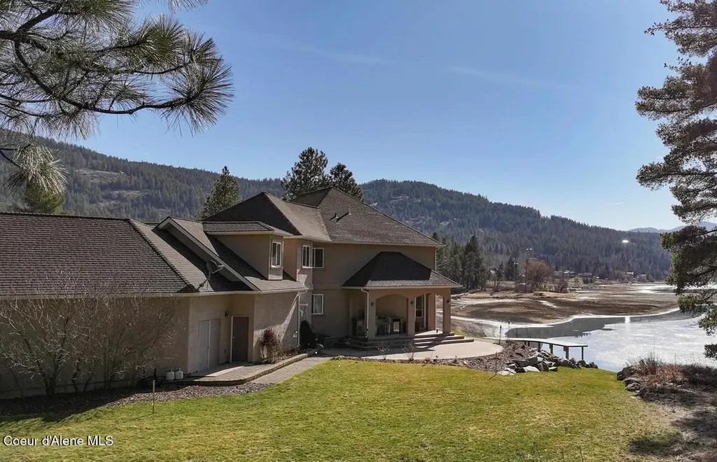 100 Bonita Bay Drive Sagle ID 83860