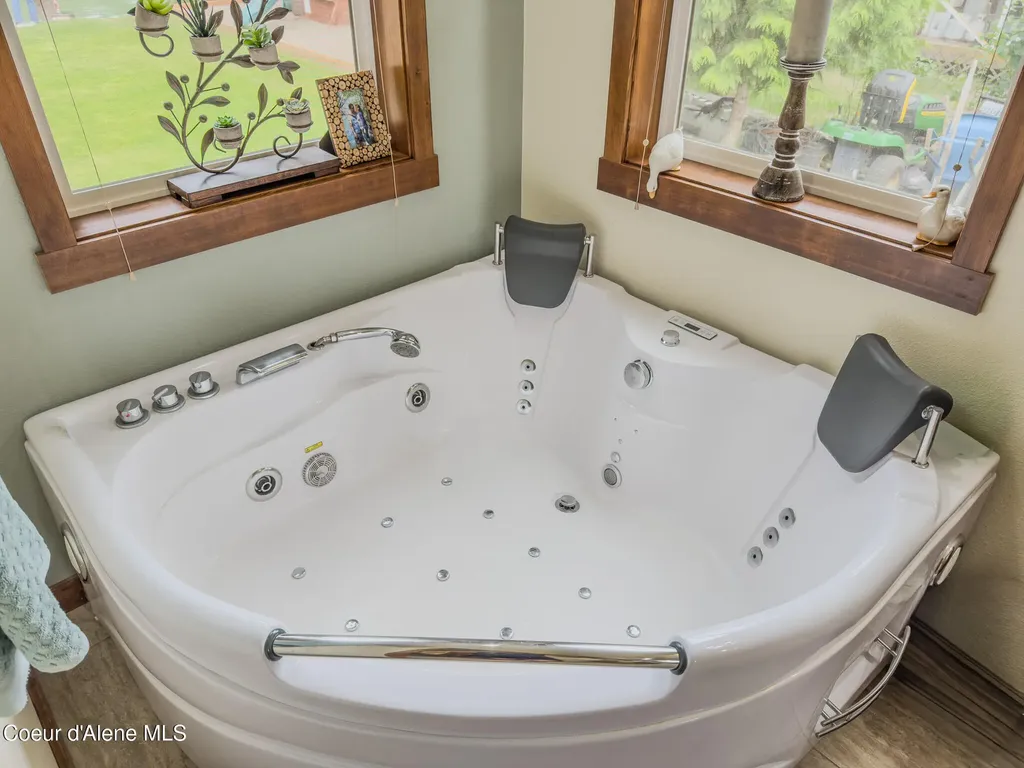 241 N River Lake Drive Clark Fork ID 83811