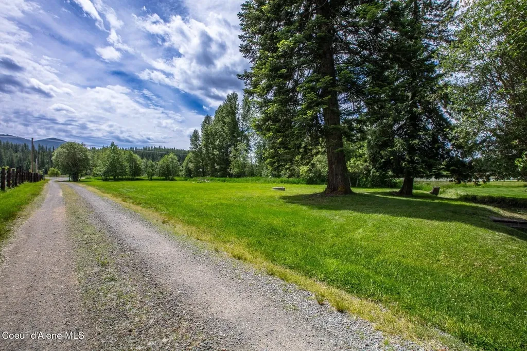 1923 Sagle Road Sagle ID 83860