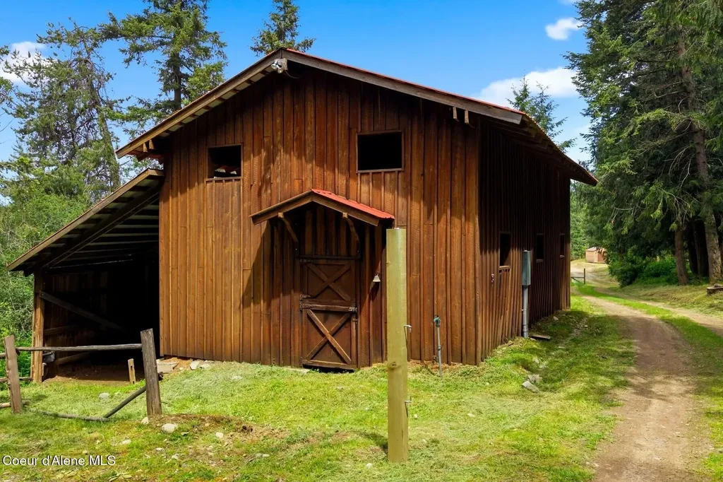 3037 E Dufort Road Sagle ID 83860