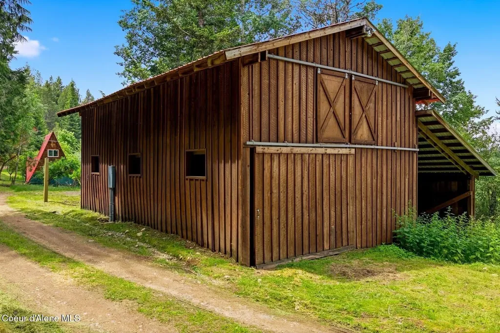 3037 E Dufort Road Sagle ID 83860