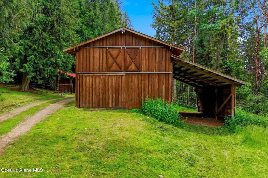 3037 E Dufort Road Sagle ID 83860