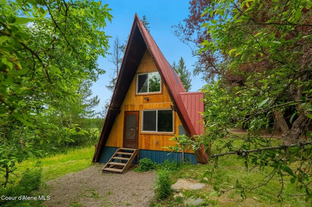 3037 E Dufort Road Sagle ID 83860