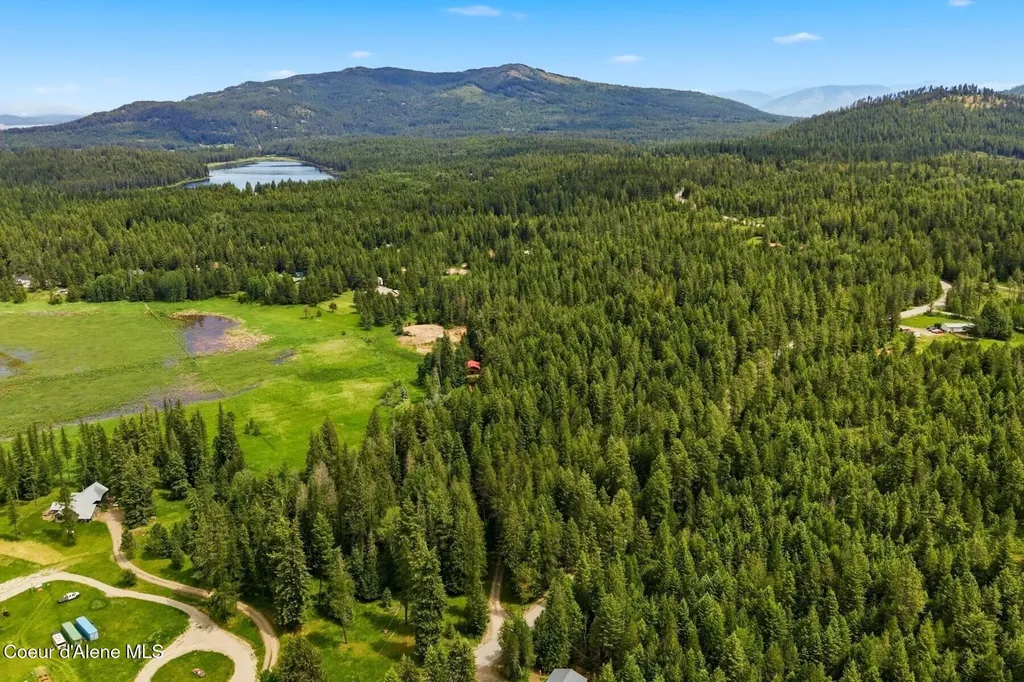 3037 E Dufort Road Sagle ID 83860