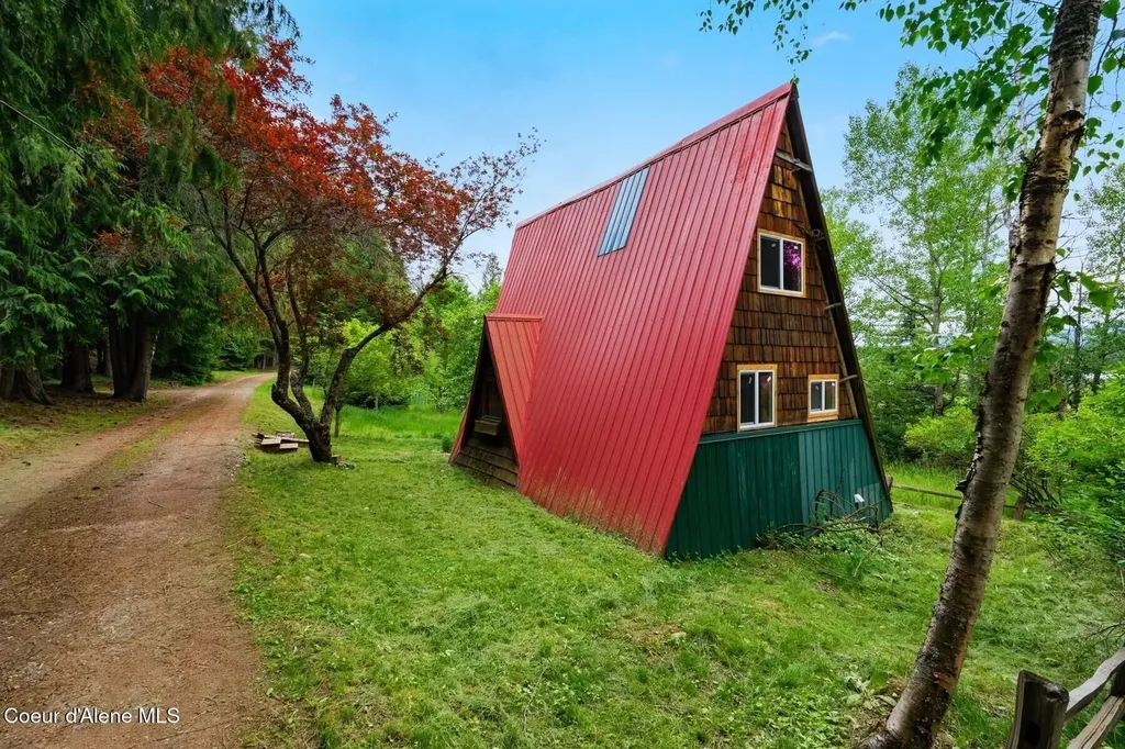 3037 E Dufort Road Sagle ID 83860