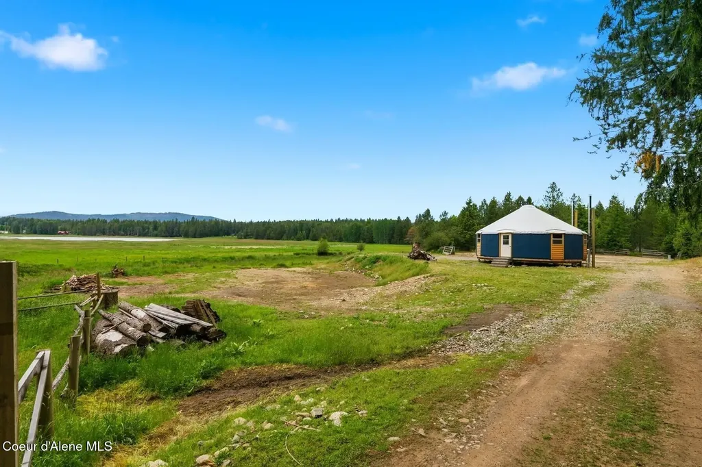 3037 E Dufort Road Sagle ID 83860