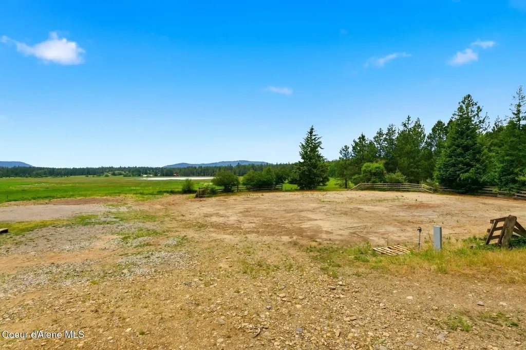 3037 E Dufort Road Sagle ID 83860