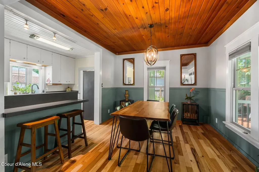 1402 W Lake Street W Sandpoint ID 83864