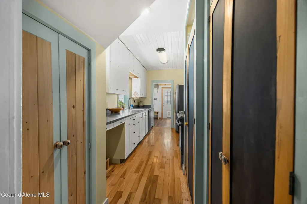 1402 W Lake Street W Sandpoint ID 83864