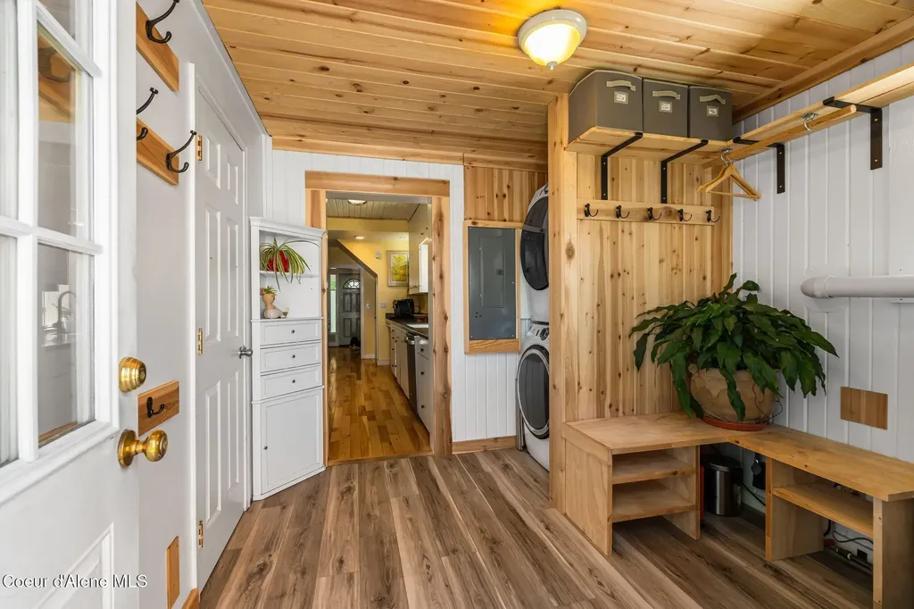 1402 W Lake Street W Sandpoint ID 83864
