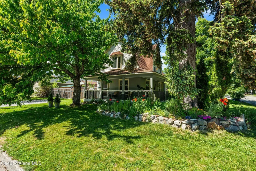 1402 W Lake Street W Sandpoint ID 83864