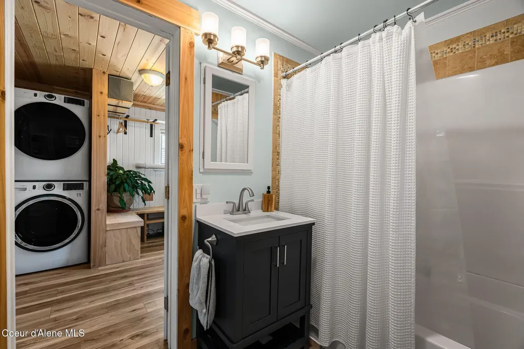 1402 W Lake Street W Sandpoint ID 83864