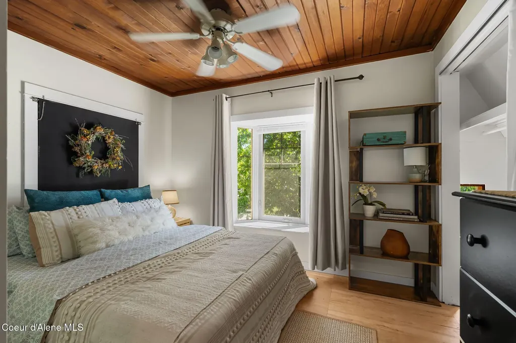 1402 W Lake Street W Sandpoint ID 83864