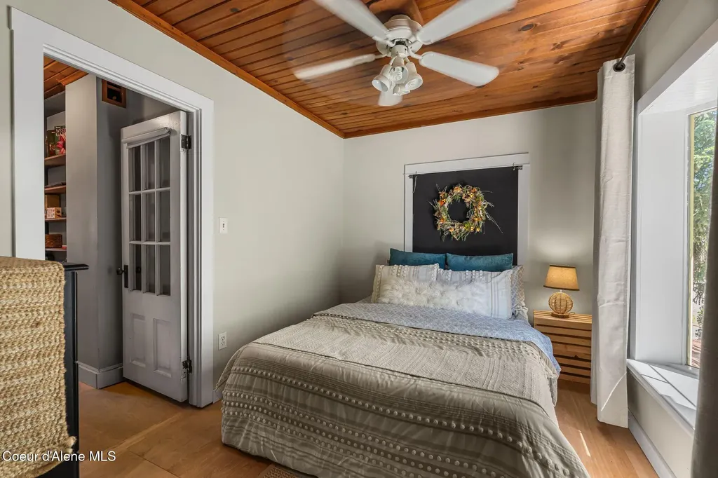 1402 W Lake Street W Sandpoint ID 83864