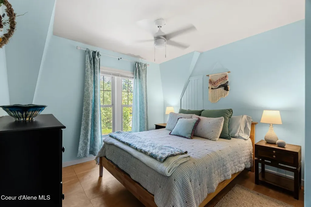 1402 W Lake Street W Sandpoint ID 83864