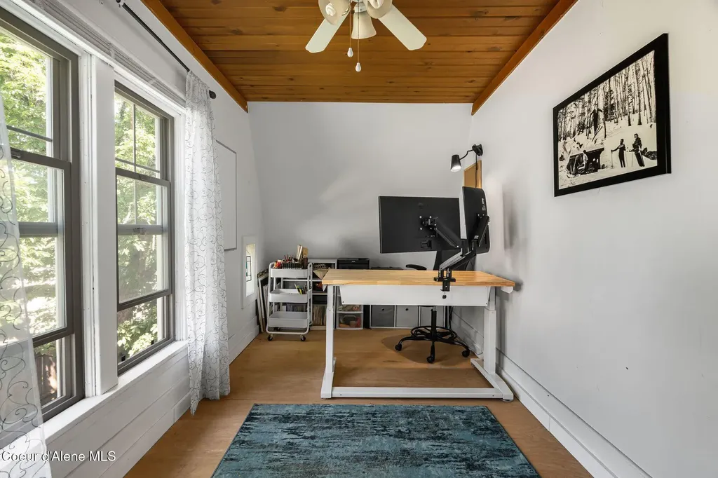 1402 W Lake Street W Sandpoint ID 83864