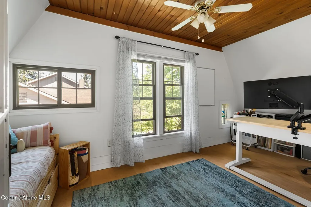 1402 W Lake Street W Sandpoint ID 83864
