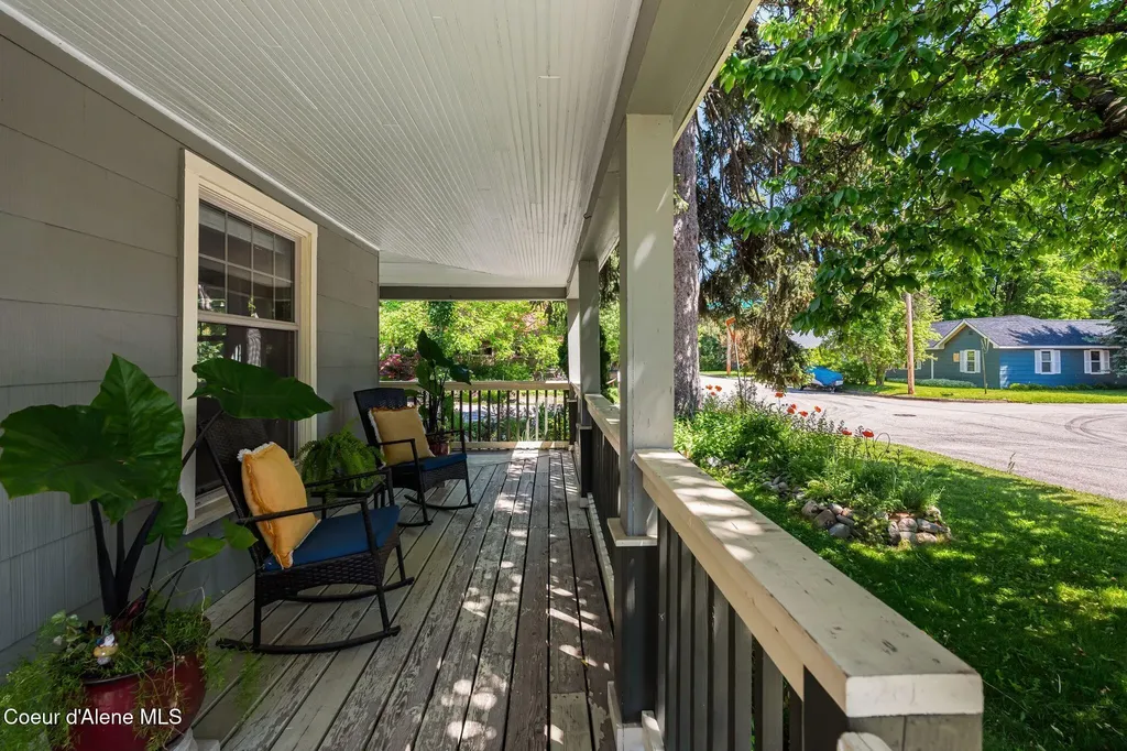 1402 W Lake Street W Sandpoint ID 83864