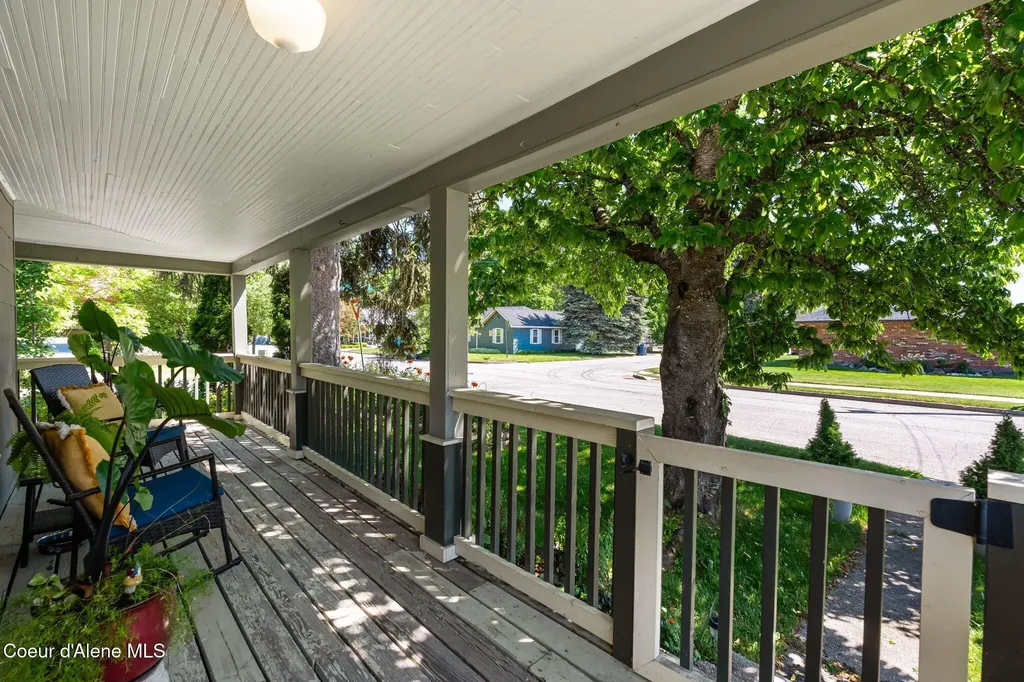 1402 W Lake Street W Sandpoint ID 83864