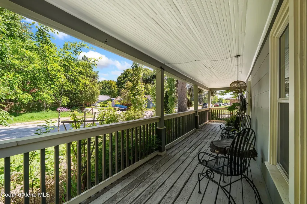 1402 W Lake Street W Sandpoint ID 83864