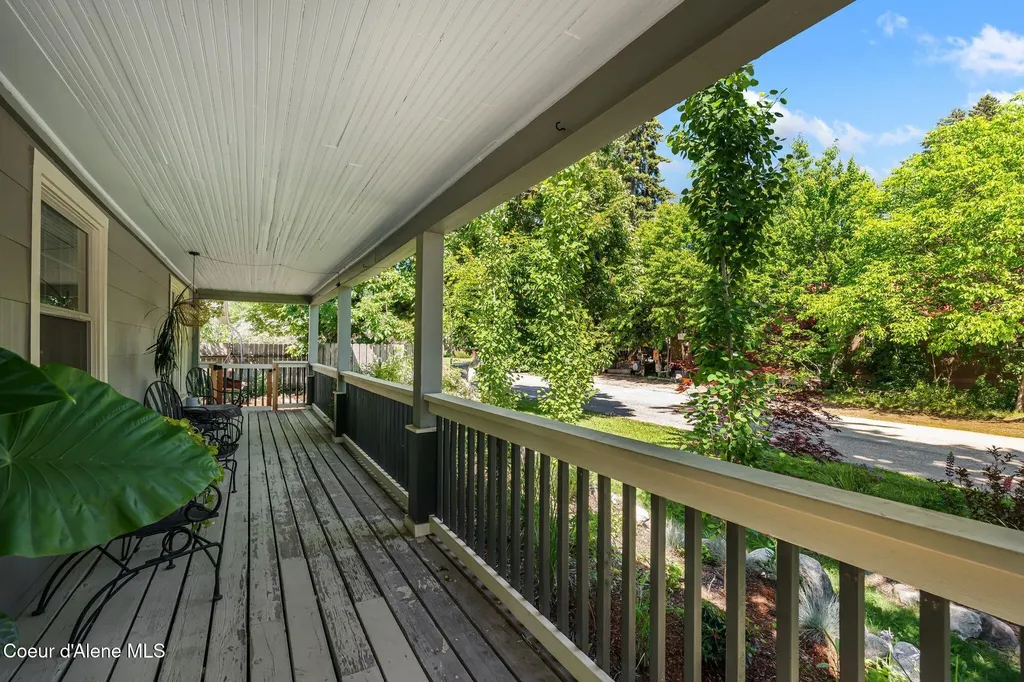 1402 W Lake Street W Sandpoint ID 83864