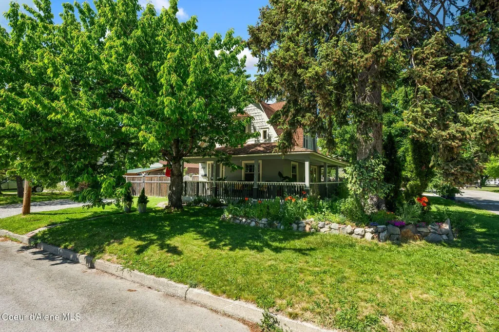 1402 W Lake Street W Sandpoint ID 83864