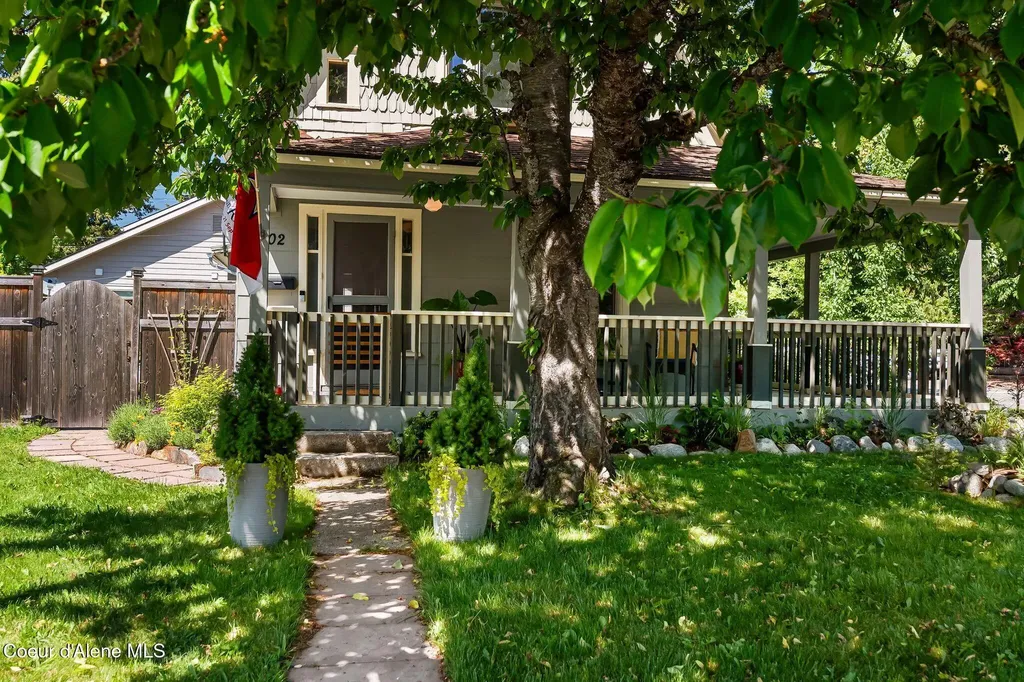 1402 W Lake Street W Sandpoint ID 83864