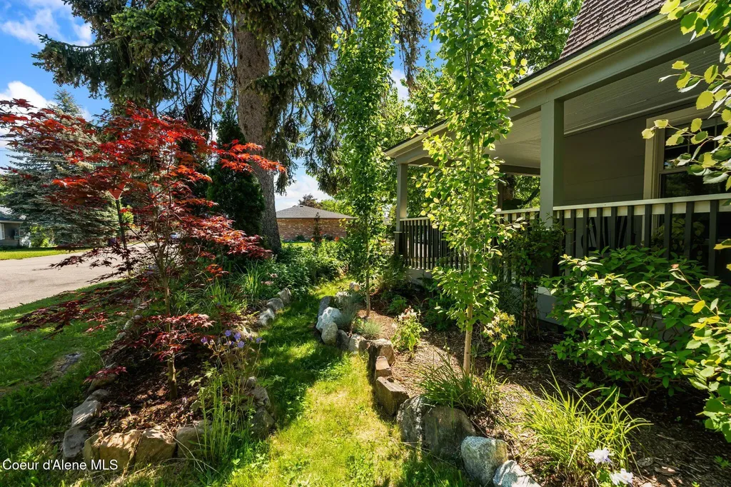 1402 W Lake Street W Sandpoint ID 83864