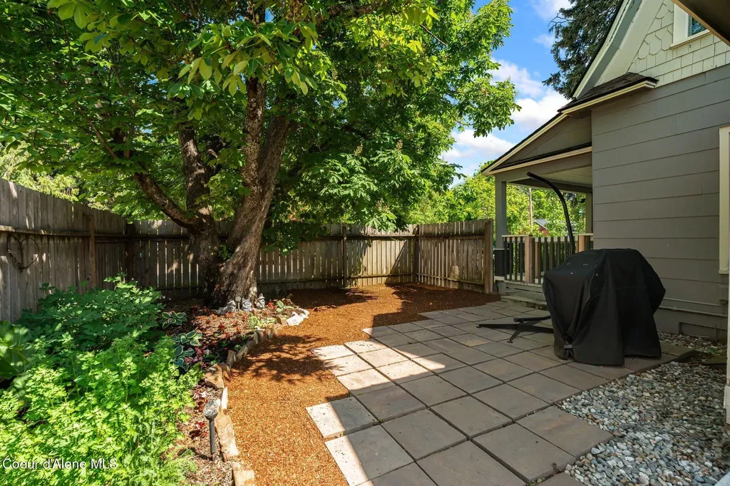 1402 W Lake Street W Sandpoint ID 83864