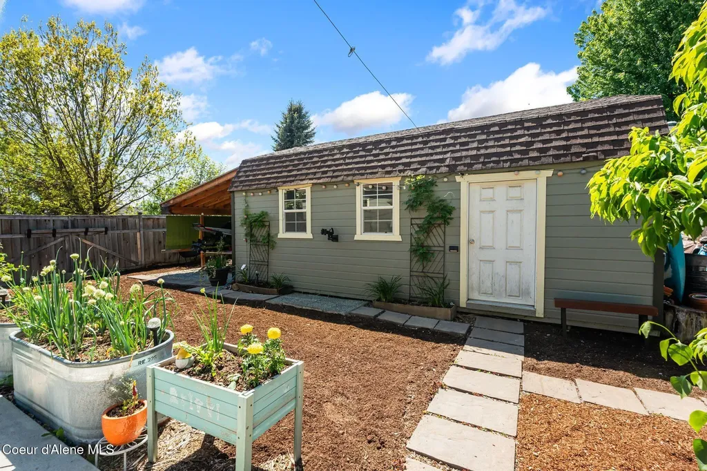 1402 W Lake Street W Sandpoint ID 83864