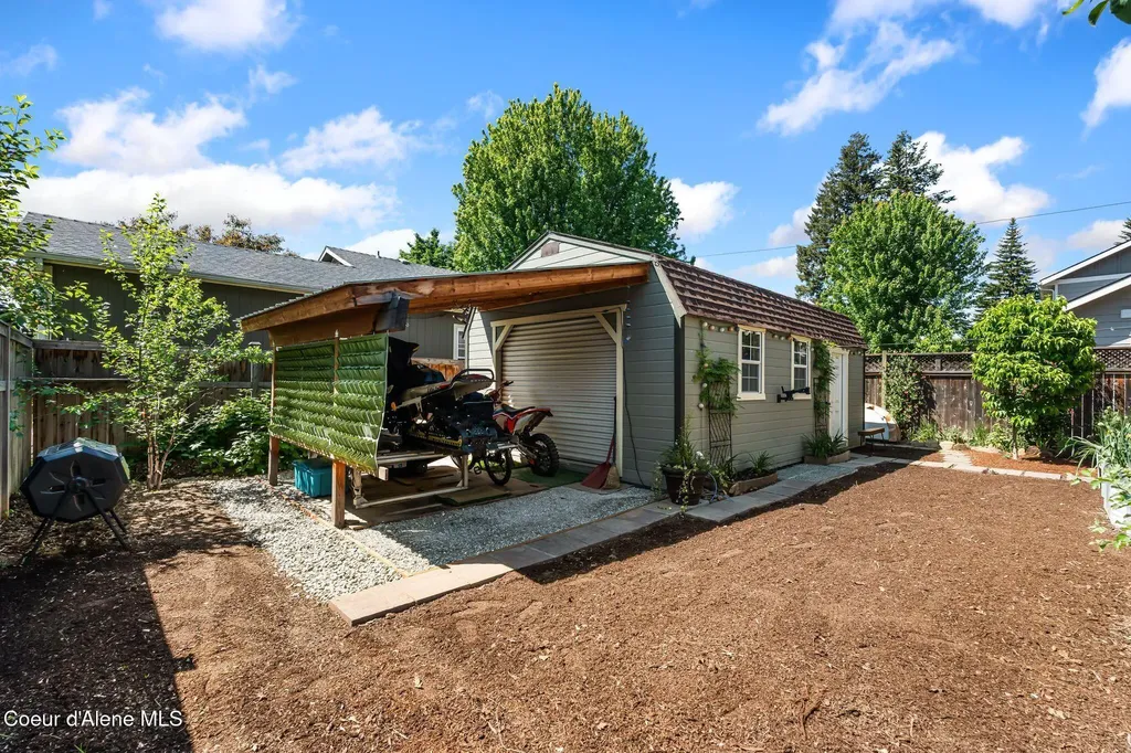 1402 W Lake Street W Sandpoint ID 83864