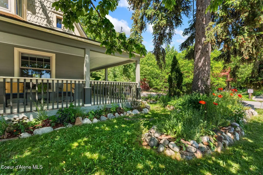 1402 W Lake Street W Sandpoint ID 83864