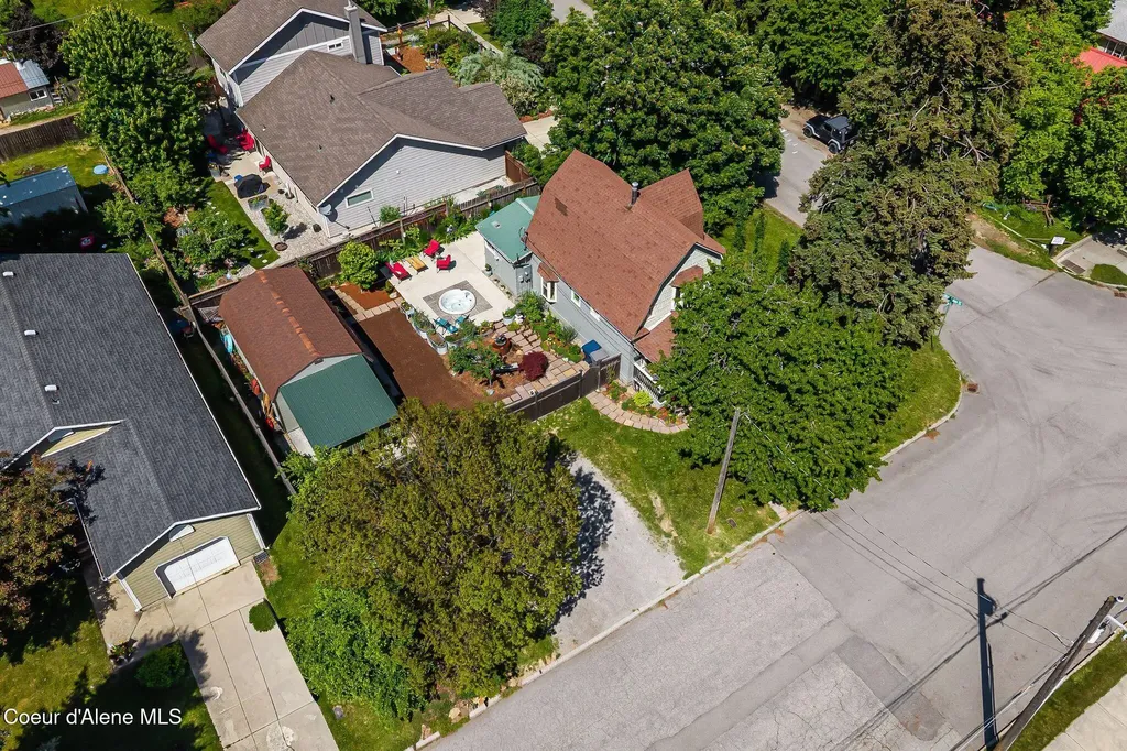 1402 W Lake Street W Sandpoint ID 83864