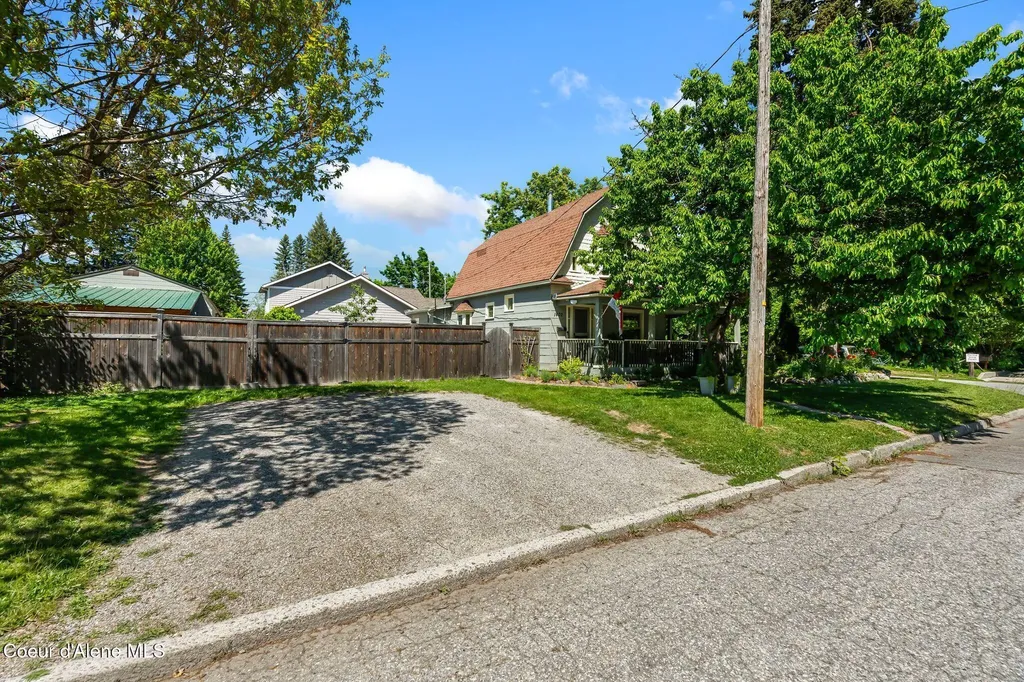 1402 W Lake Street W Sandpoint ID 83864