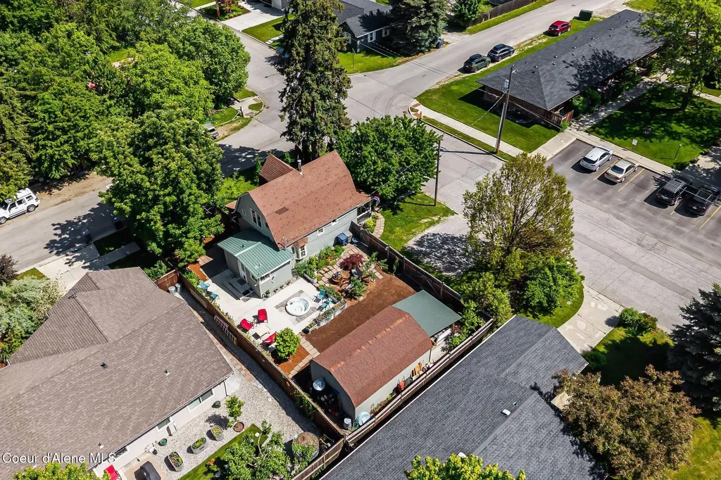 1402 W Lake Street W Sandpoint ID 83864
